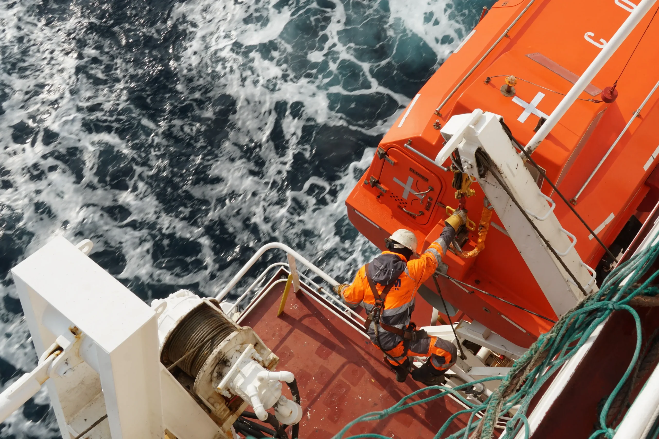 Aft hook on life boat fixed in container vessel